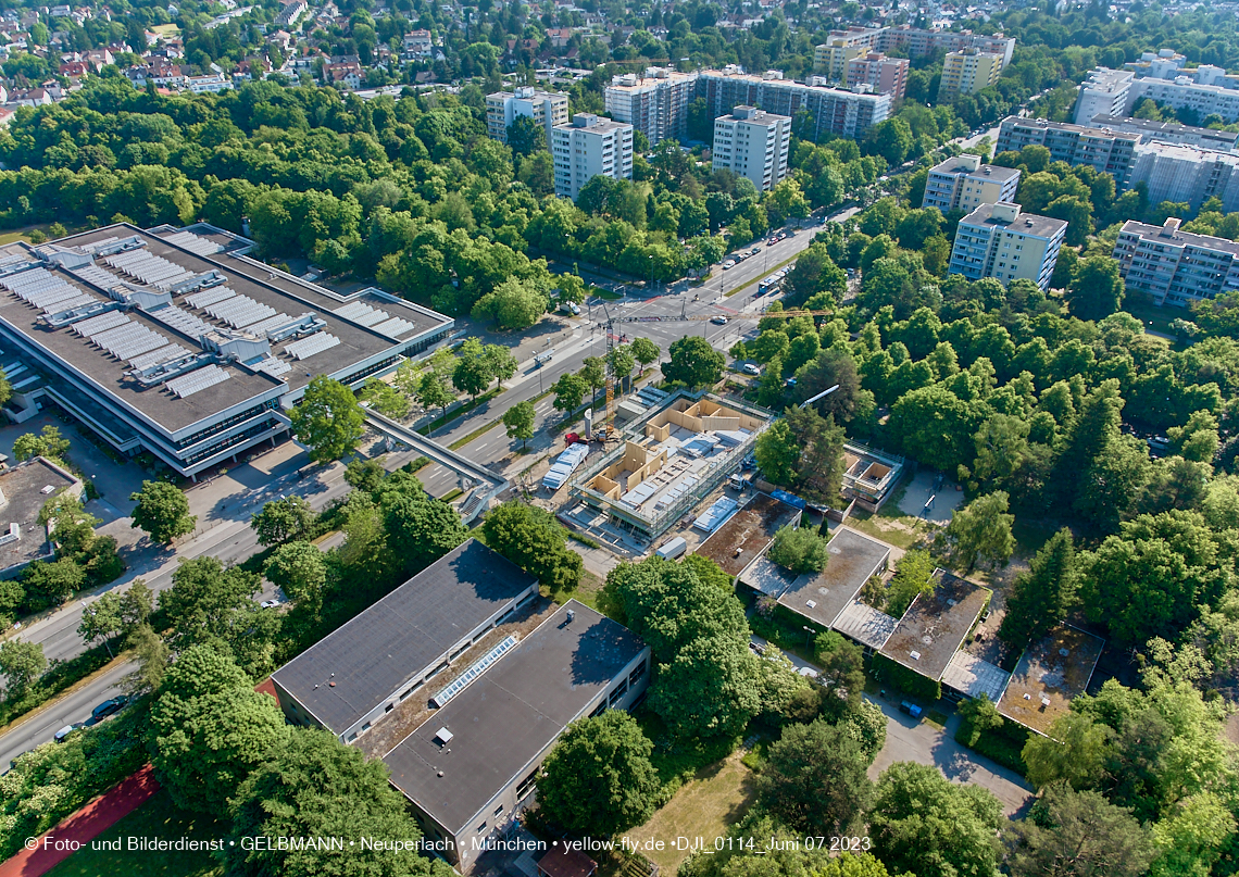 07.06.2023 - aktuelle Fotos von der »<strong><i>Baustelle zum Hort für Kinder</i></strong>« in Neuperlach in München
